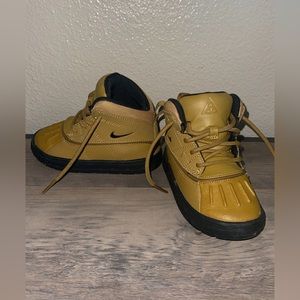 ⭐️ LIKE NEW | TODDLER BOOTS SIZE 7C
(original price $65)